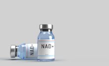 Due flaconi di NAD, usato per il trattamento anti-age per endovena.