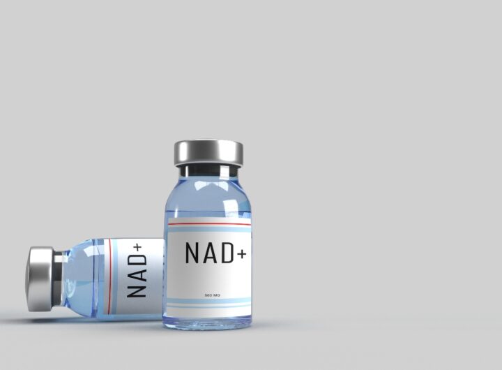 Due flaconi di NAD, usato per il trattamento anti-age per endovena.