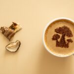 Caffè ai funghi dentro una tazzina