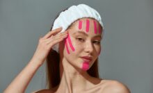 Skincare routine: una ragazza applica sul viso dei cerotti per il face taping