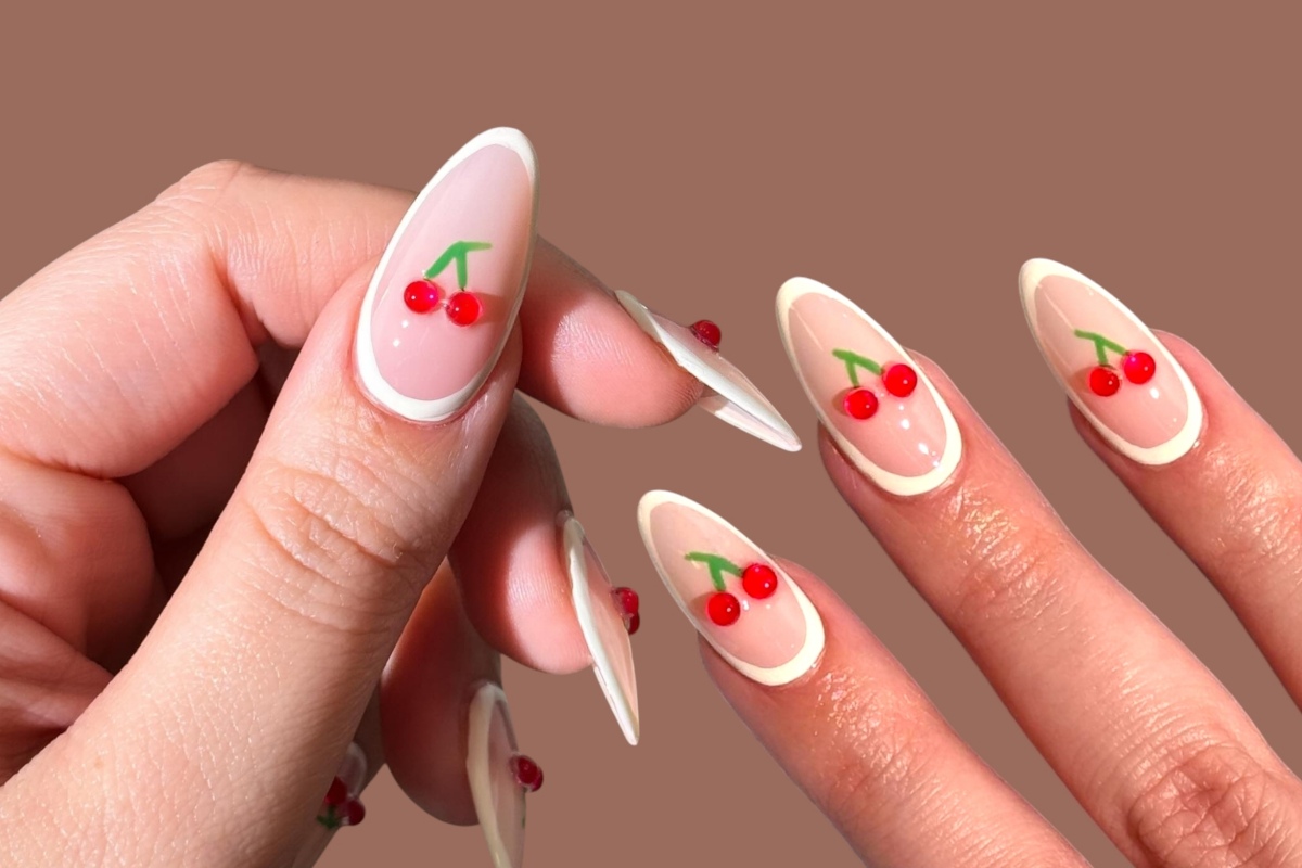 Unghie decorate con motivi di ciliegie