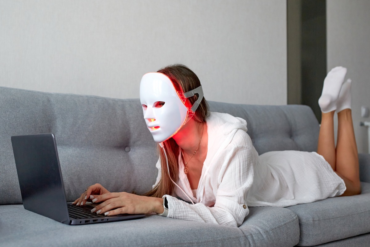 Trattamento viso LED per una ragazza