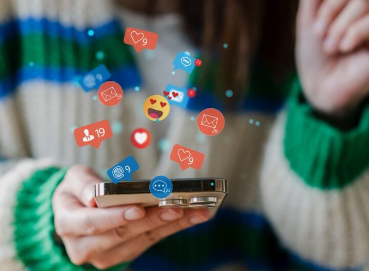 Avvisi dai social network compaiono sul telefono