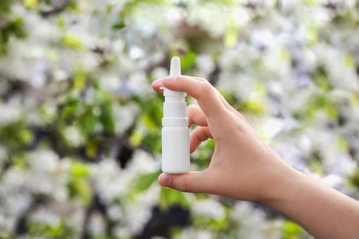 Prodotto spray per il naso contro le allergie stagionali.