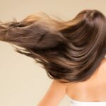 Soggetto femminile con capelli lisci e lunghi