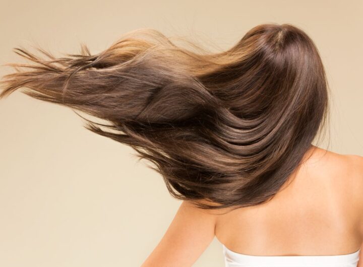 Soggetto femminile con capelli lisci e lunghi