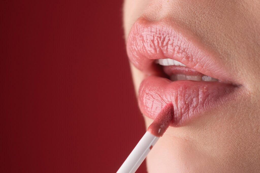 Gloss applicato sulle labbra
