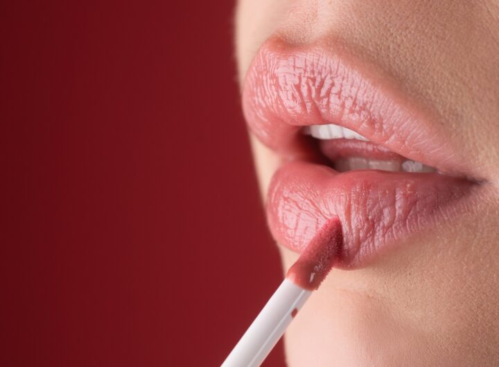Gloss applicato sulle labbra