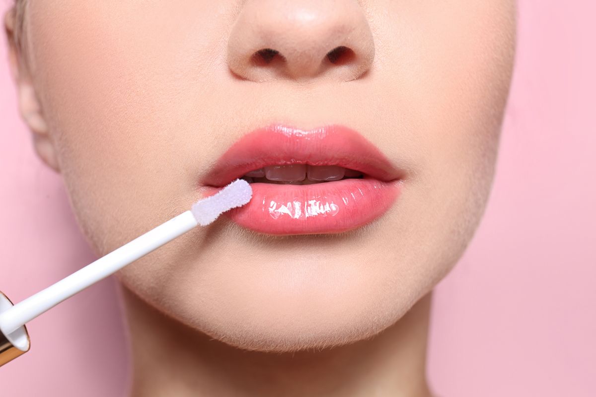 Prodotto labbra lucido di colore rosa
