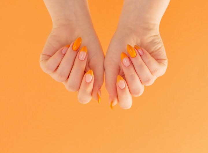 Manicure arancione tra i trend della stagione estiva 2025.