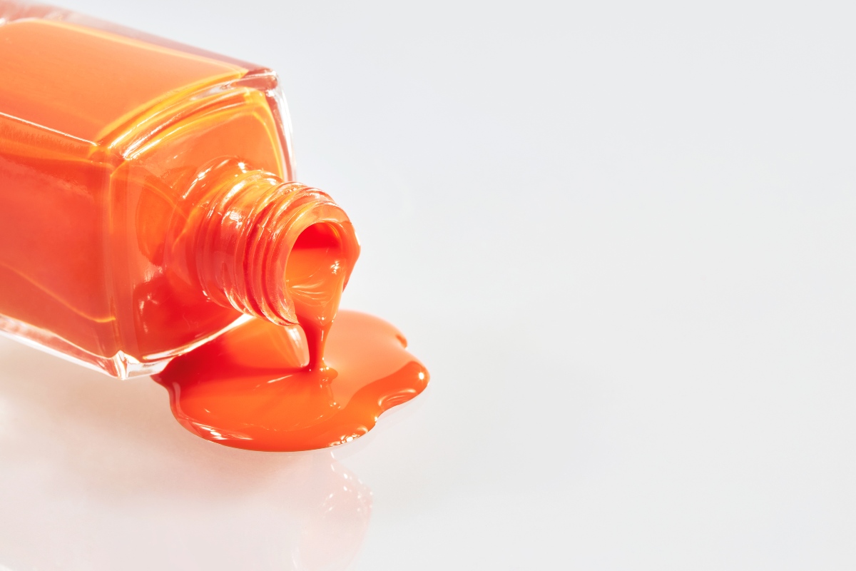 Prodotto cosmetico per unghie di tonalità arancione