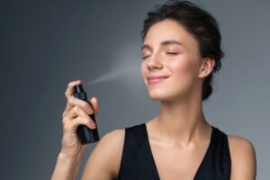 Soluzione spray per il trattamento del viso